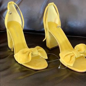 Yellow suede ladies Sandel